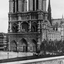 El día que el desquiciado Hitler quiso hacer estallar Notre Dame: «¿Arde París?»