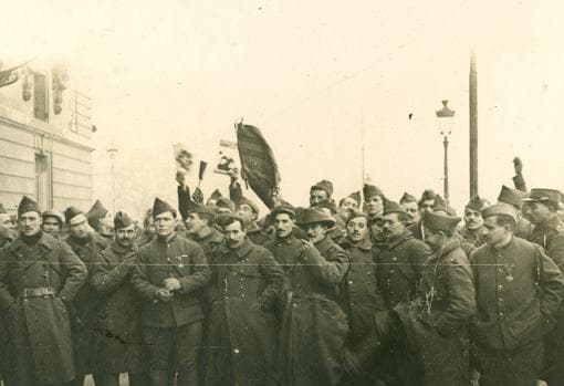 Fotografía de familia del Primer Regimiento de Marcha de la Legión Extranjera durante la Primera Guerra Mundial