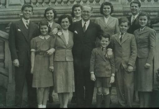 El matrimonio Kennedy con sus nueve hijos