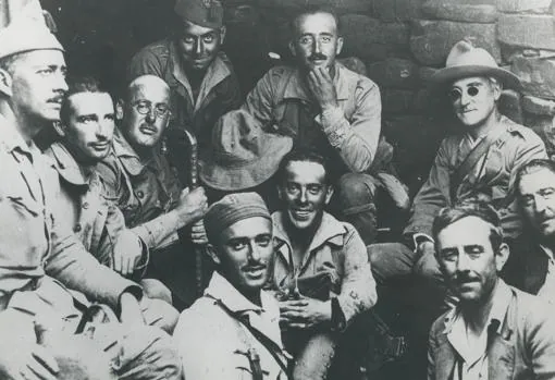 Primo de Rivera y Franco (entre otros) durante el desembarco