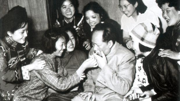 La vida secreta de Mao Tse-Tung: el líder comunista de los 40 millones de muertos y las mil amantes