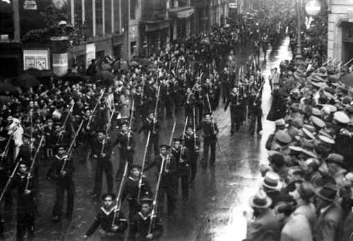 Homenaje al ejército en Gijón tras los sucesos de 1934