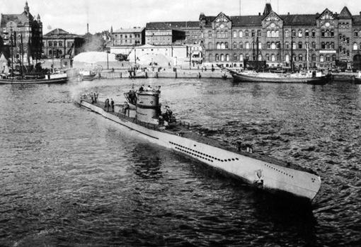 U-218, frente a Kiel