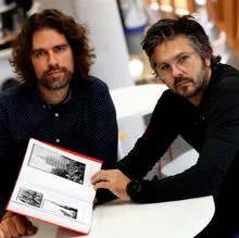 El historiador Arnau González (izquierda) y el fotógrafo David Ramos