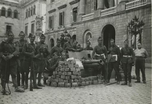 Cañones del ejército español usados para conseguir la rendición de los rebeldes.