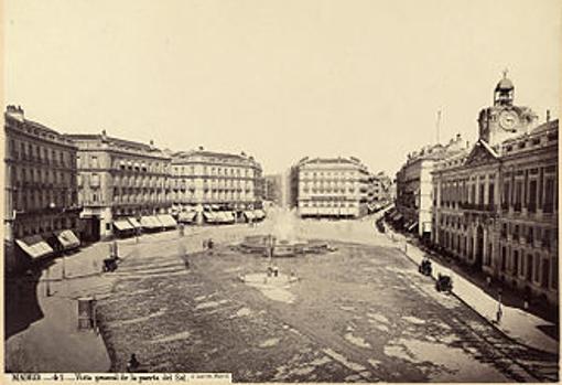 Fotografía de Juan Laurent (hacia 1870) tomada tras la reforma de la plaza.
