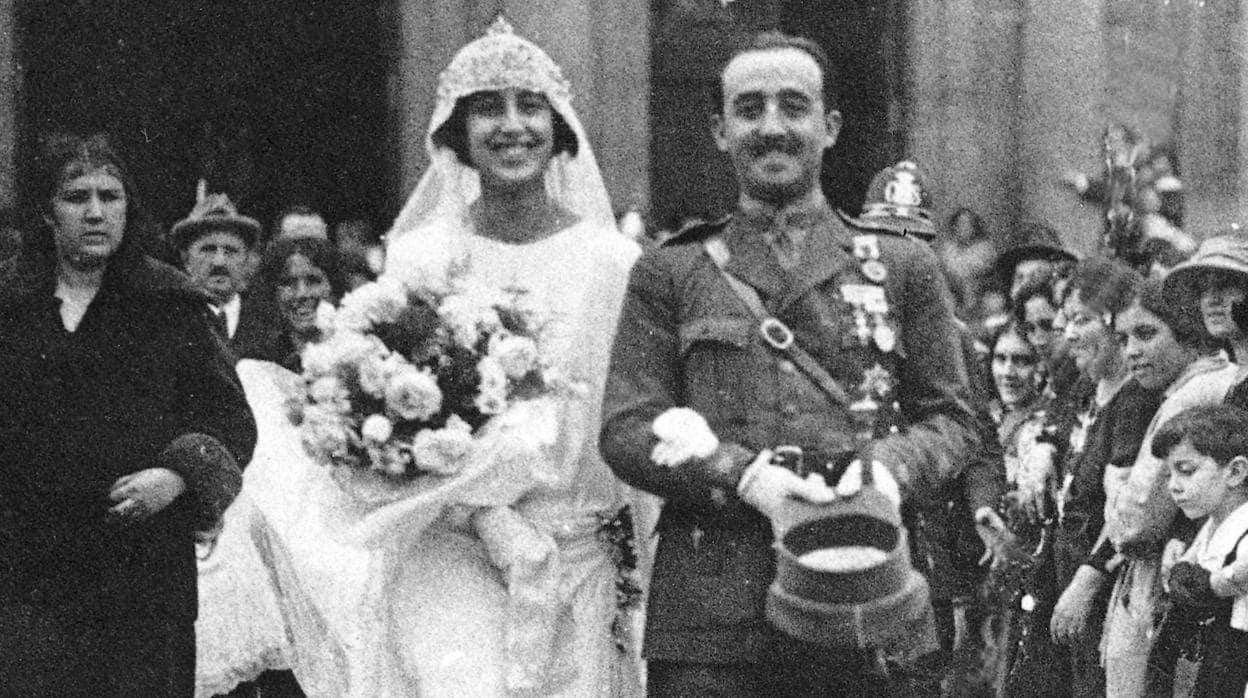 El dia 16 de octubre de 1923 se celebró en la iglesia de San Juan el Real ,de Oviedo, la boda del jefe del Tercio, teniente coronel don Francisco Franco, con María del Carmen Polo