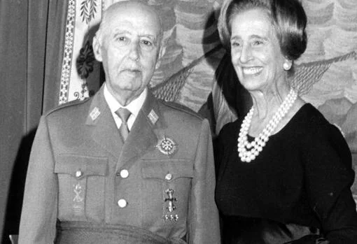 Franco junto a su esposa, Carmen Polo, en sus bodas de oro