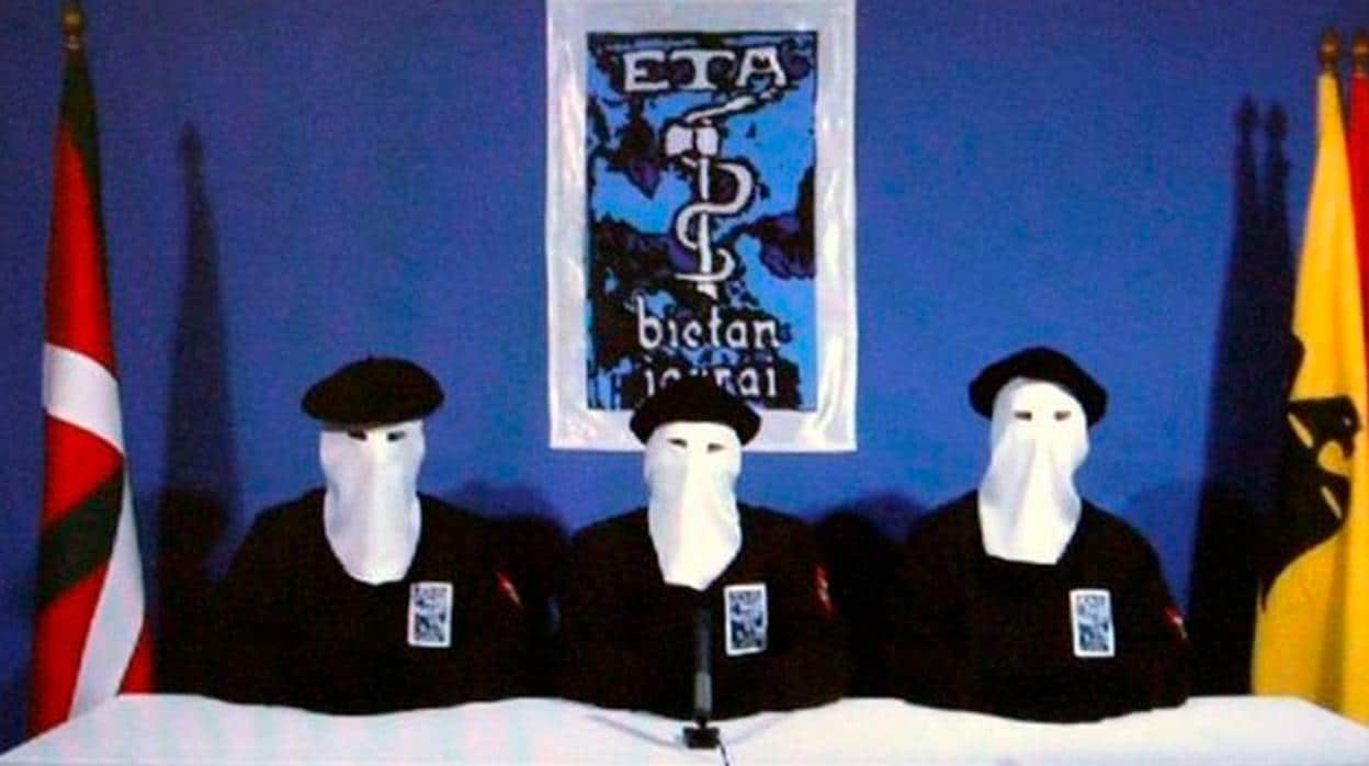 Fotografía de una intervención de la organización armada ETA