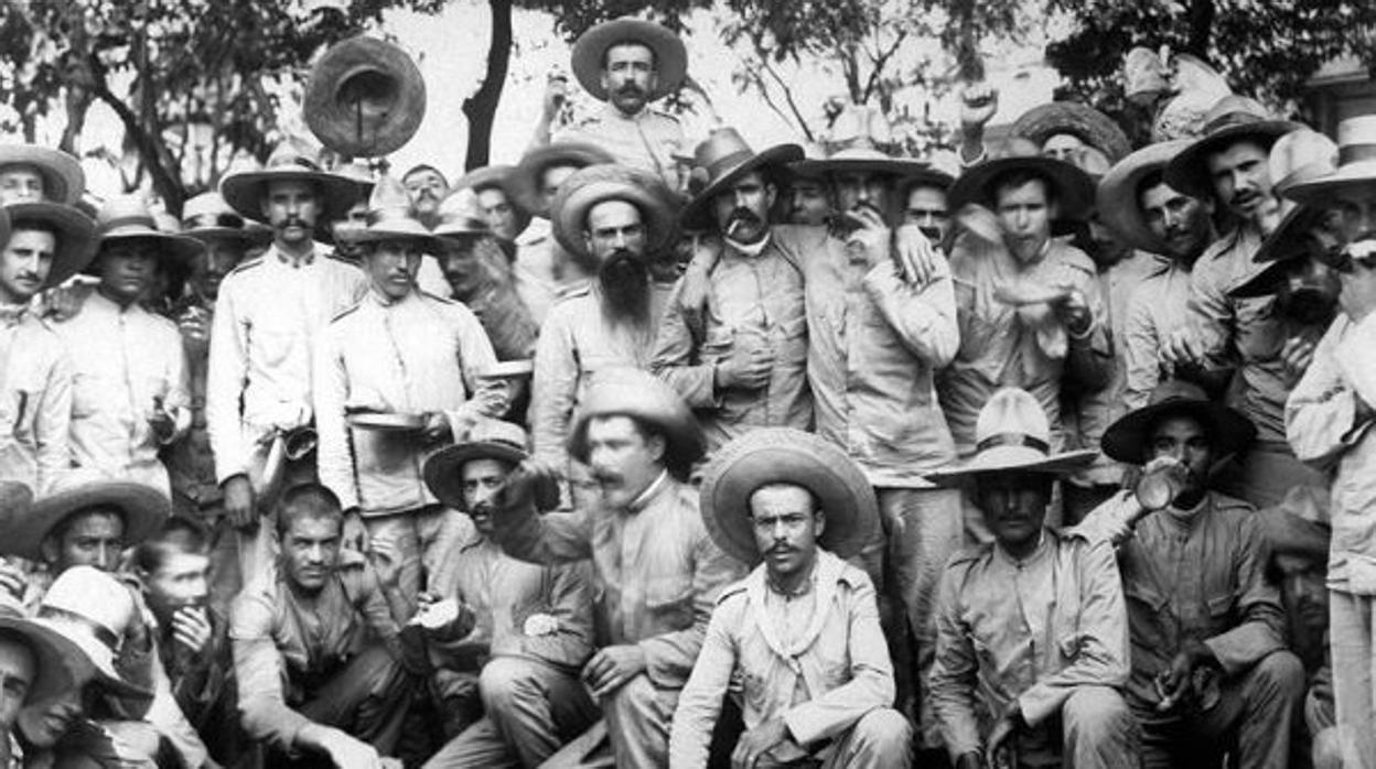 Soldados españoles apresados en Manila en 1898