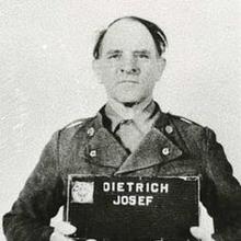 Sepp Dietrich, tras ser arrestado