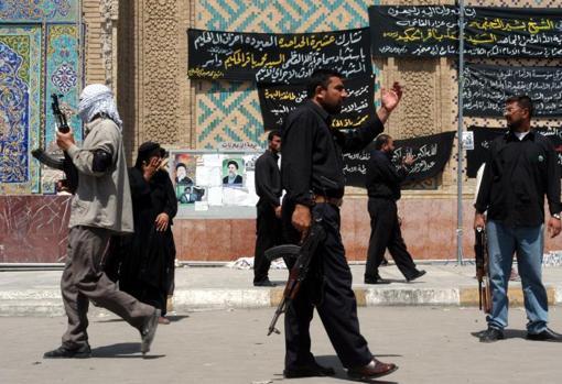 Las milicias chiíes en la mezquita de Ali de Nayaf.