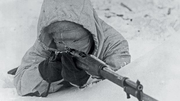 'Muerte blanca': el francotirador desfigurado que aniquiló a 700 soviéticos y aterrorizó a Stalin