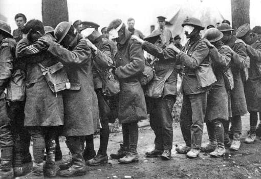 Tropas británica cegadas por gas lacrimógeno durante la Batalla de Lys, en abril de 1918