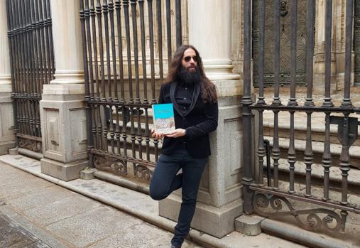 Fotografía promocional de Daniel Gómez Aragonés, autor de 'Toledo. Biografía de la ciudad sagrada'