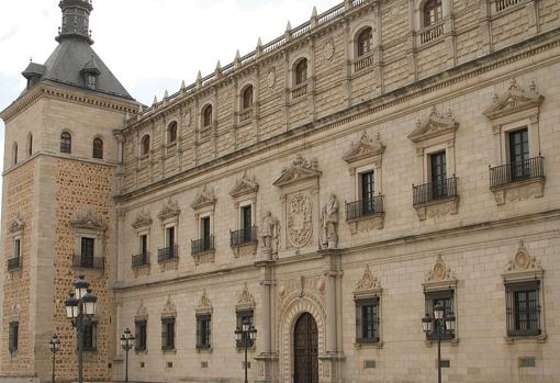 La fachada de Covarrubias del alcázar