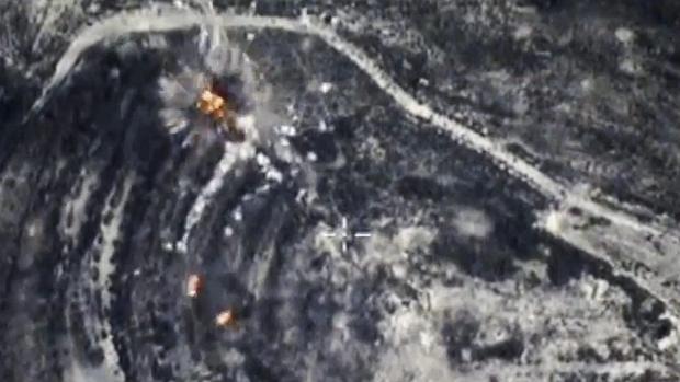 Imagen facilitada por Rusia de un bombardeo de su Ejército sobre Latakia