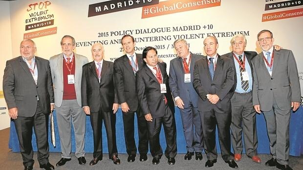 Imagen de los siete expresidentes reunidos ayer en Madrid