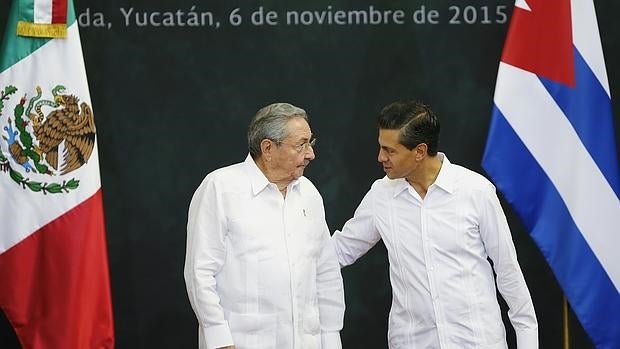 Raúl Castro llega a México para realizar su primera visita oficial