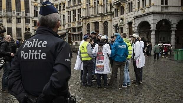 Un policía belga, en una manifestación durante esta semana