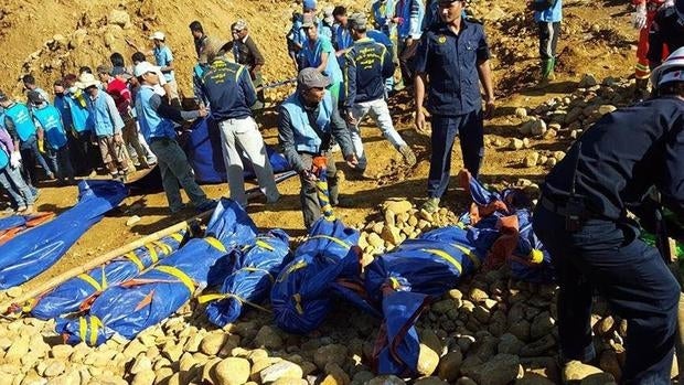 Al menos 104 muertos por un deslizamiento de tierra en una mina de jade en Birmania