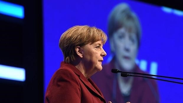 La gran coalición da la espalda a Merkel