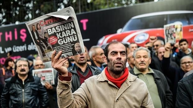 Indignación en Turquía por la detención de dos destacados periodistas