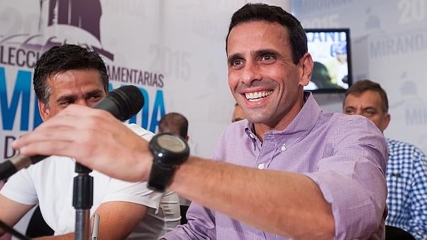 Un eufórico Henrique Capriles, durante una rueda de prensa este lunes en Caracas