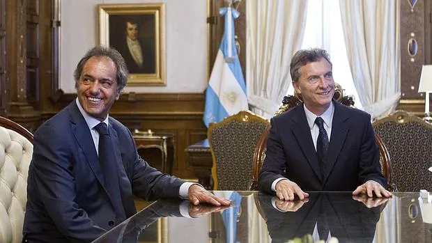 El presidente Mauricio Macri recibe a Daniel Scioli, su rival en la segunda vuelta electoral, este viernes en la Casa Rosada