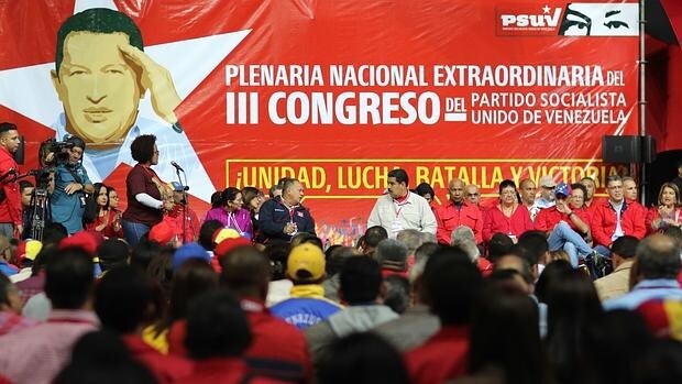 E presidente Nicolás Maduro, acompañado del presidente de la Asamblea Nacional Diosdado Cabello