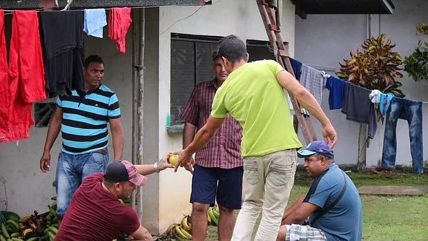 Emigrantes cubanos acogidos en la parroquia de Paso Canoas, en la frontera entre Panamá y Costa Rica