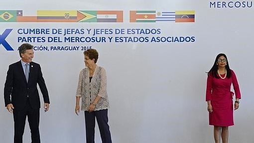 Mauricio Macri, presidente electo de Argentina, Dilma Rousseff, presidenta de Brasil, y Delcy Rodríguez, jefa de Exteriores de Venezuela