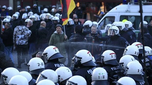 La Policía disuelve la manifestación de Pegida en Colonia