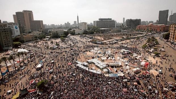 La plaza de Tahrir ocupada por manifestantes -en aquella ocasión contra el gobierno islamista de Mursi- en julio de 2013