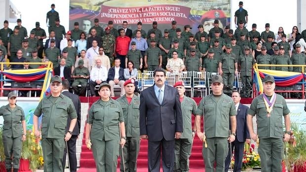 Maduro. rodeado de militares, en un acto oficial en Maracay (Aragua)