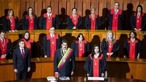 La presidenta del Tribunal Supremo de Justicia, Gladys Gutiérrez y el mandatario de Venezuela, Nicolás Maduro, participan en los actos protocolares del inicio del año judicial