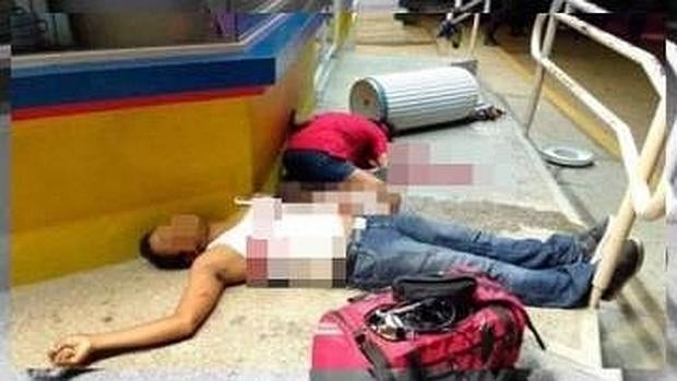 Imagen distribuida en las redes sociales del bebé y sus padres asesinados en Oaxaca