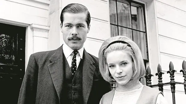 Lord y lady Lucan, de solter Verónica Duncan, a la puerta de su domicilio en 1963