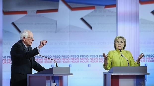 Clinton se lanza al ataque contra Sanders tras su derrota en New Hampshire