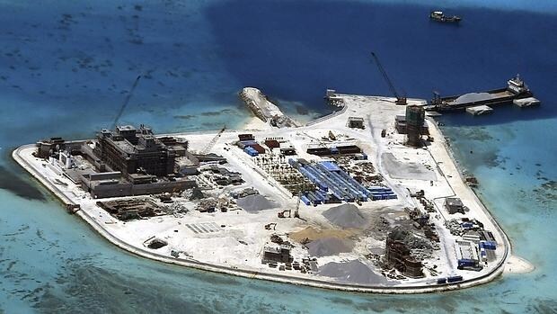 Una de las islas del archipiélago paracel en el arrecife de Mabini donde China construía unas instalaciones el 18 de febrero de 2015