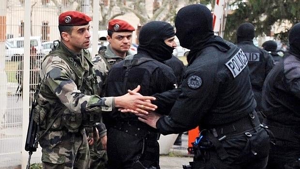 Despliegue de las unidades especiales francesas durante la detención de Merah en 2012