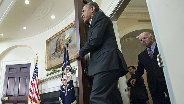 Obama y Biden entran en la Sala Roosevelt para hacer una declaración sobre Guantánamo