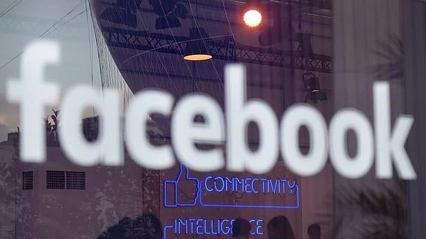 Simpatizantes de Daesh amenazan a los fundadores de Facebook y Twitter