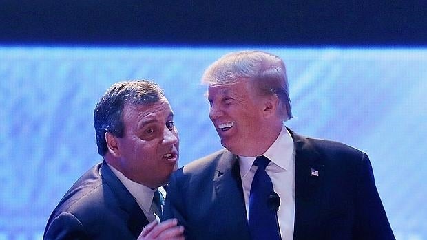 Chris Christie, junto a Donald Trump después de un debate