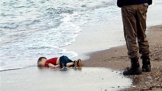 El niño sirio Aylan ahogado en una playa de Turquía