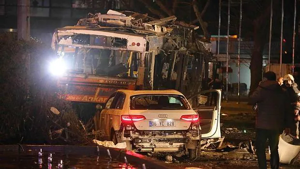 Al menos 37 muertos y 125 heridos por una fuerte explosión en el corazón de la capital de Turquía