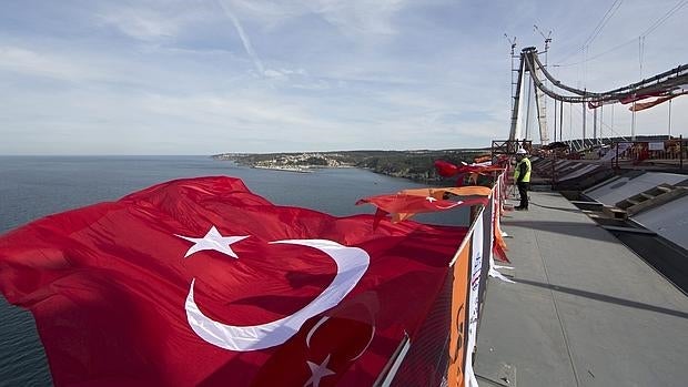 El autoritario Erdogan reta a Europa y desafía a sus vecinos