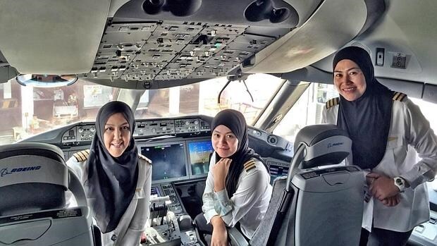 Las pilotos del avión de Brunei que aterrizó en Arabia Saudí