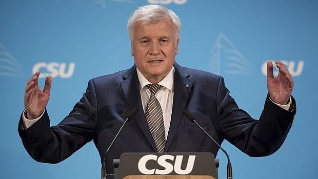 El líder socialcristiano Horst Seehofer, aliado pero crítico de Merkel EFE