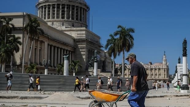 Obras junto al Capitolio en La Habana, pocos días antes de la llegada de Barack Obama